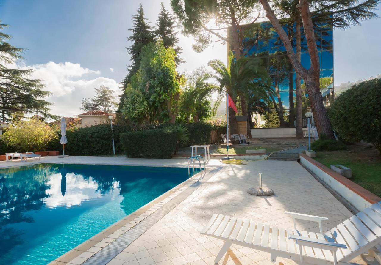 Апартаменты I Giardini Del Sole Con Piscina By Wonderful Italy Санремо Экстерьер фото